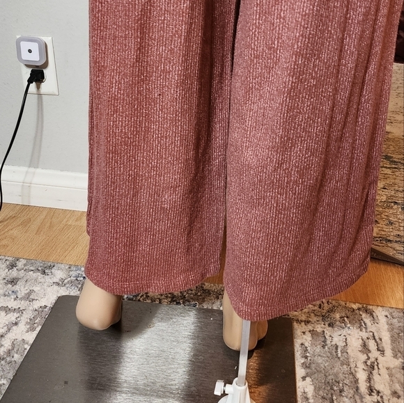 Gap pink ribbed knit sleeveless belted wideleg cropped jumpsuit. Size small. - Picture 6 of 15